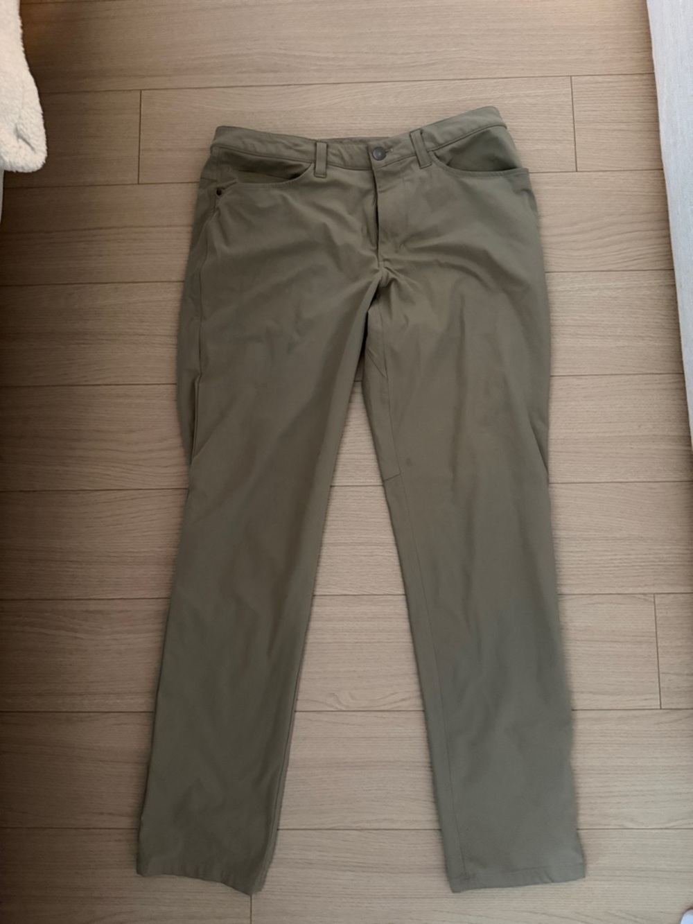 lululemon athletica Men's Olive-Tone Stretch Chinos